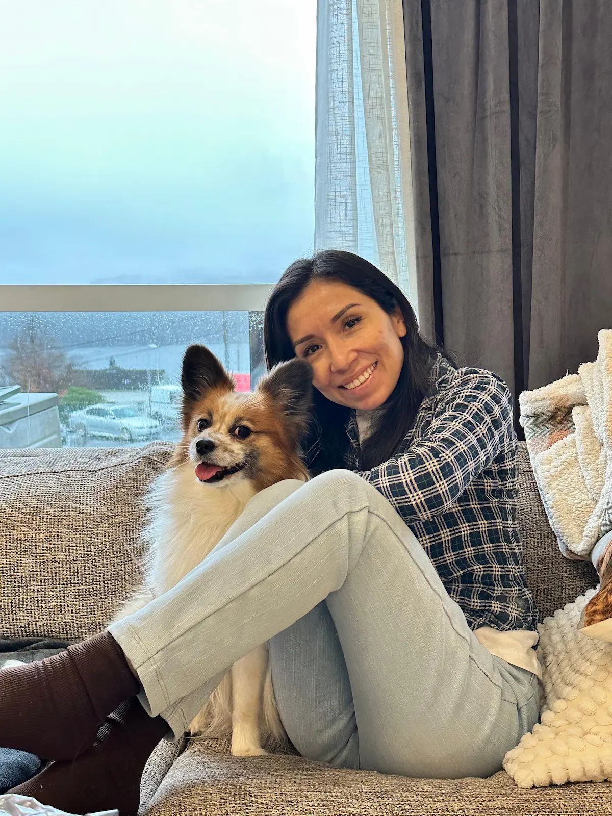 Hunden Mr. Diaz på besøk hos Alver Hundepass